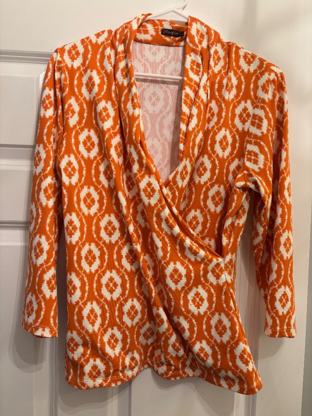VERY NICE TOP/BLOUSE WITH SHAW COLAR AND 3/4 SLEEVES